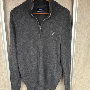 GANT full-zip  - Grå schysst GANT full-zip