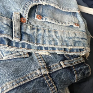 2 shorts från zara - 2 shorts i olika wash från zara jätte snygga nervikta men annars också. Bra kvalitet och snygg färg. (Båda för 150 kr)
