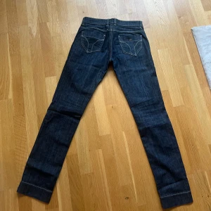 Miss Sixty jeans  - Lågmidjade miss sixty jeans  Typ skinny, snygga att sy ut för de som kan  