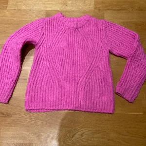 Stickad tröja - Fin rosa stickad tröja