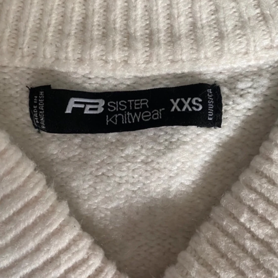 V-ringad tjocktröja - 90