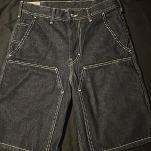 Shorts - Storlek 27 cn 170/72, använda 1 en gång och jättebra skick