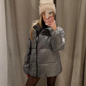 Vinterjacka  - Säljer denna såå snygga jacka perfekt vinter och höst jacka 🤗