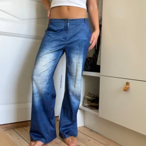 Kostymbyxor - Så snygga. Inte jeansmaterial utan kostymbyxor⭐️⭐️