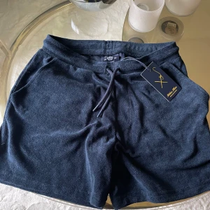 Robbie moor frote shorts  - Helt nya navy frote shorts i stl S. Nypris 799 