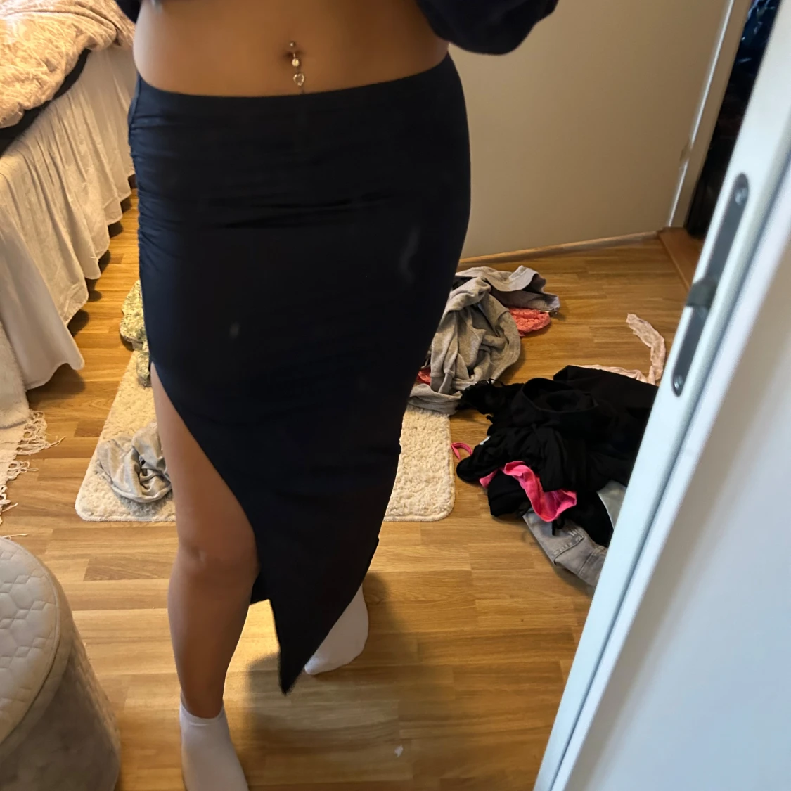 Svart asymmetrisk kjol