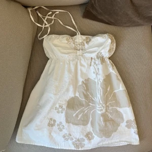 Halterneck  - Inte alls använd! Jättefin modell, som har dubbla tyg vid bysten💕