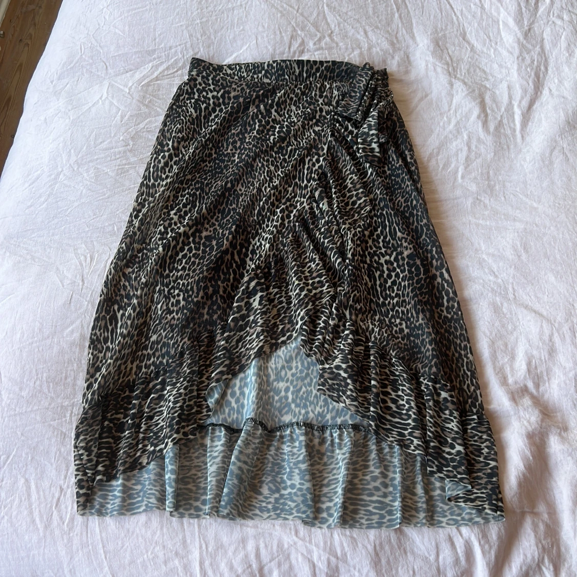 Leopardmönstrad kjol