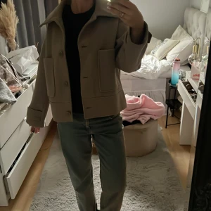 Höst kappa - Säljer min skit snygga kappa från Kappahl!😇Köptes föra året , ny pris 900💕väldigt bra skick! 