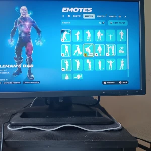 Gammalt fortnite konto med gakaxy som kostade 10000 kr att få swish betalnig  - Hej säljer ett og galaxy konto som man köpte skinet för 10000 kr man köpte en mobil o loggade in på sitt konto så fkck man coden skinet går inte att få längre säljes för 1600 kr inte så många skins men de finns galaxy skriv om ni är intreserade tack!