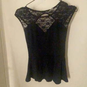 Spätts topp - Super söt fest topp som är väldigt sällsynt då jag inte sätt någon annan med en sån och köptes för många år sen men fortfarande som i nyskick❤️