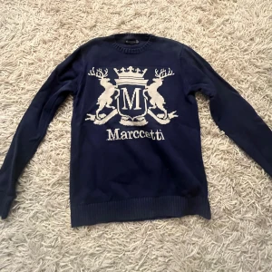 Stickad tröja - Super söt stickad tröja som ej kommer till användning!☺️pris kan diskuteras!