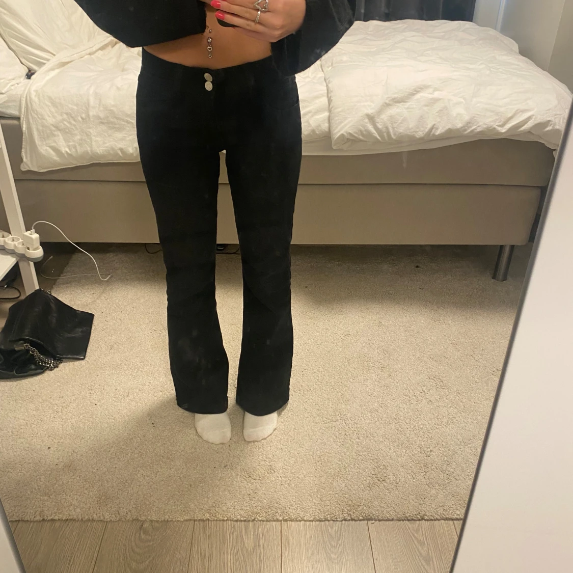 Lågmidjade Svarta bootcut jeans från Gina Young 