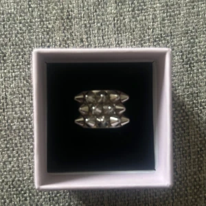 Edblad ring  - Säljer denna populära Edblad ringen. Kommer inte till användning då jag föredrar guld smycken. Knappt använd och i bra skick. Nypris 399 🩷