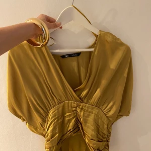 Sidenblus från Zara - Stockholmsstil