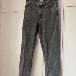 Svarta jeans - I fint skick!  Märke: Lindex. Modell: Nea.