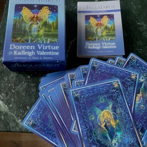 Tarotkort - Säljer dessa tarot kort, aldrig använda.💓 -Guidebok tillkommer  -Box tillkommer. 