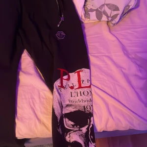 Philipp plein  - Äkta philipp plein mjukis byxor aldrig använd den var för stor för mig 