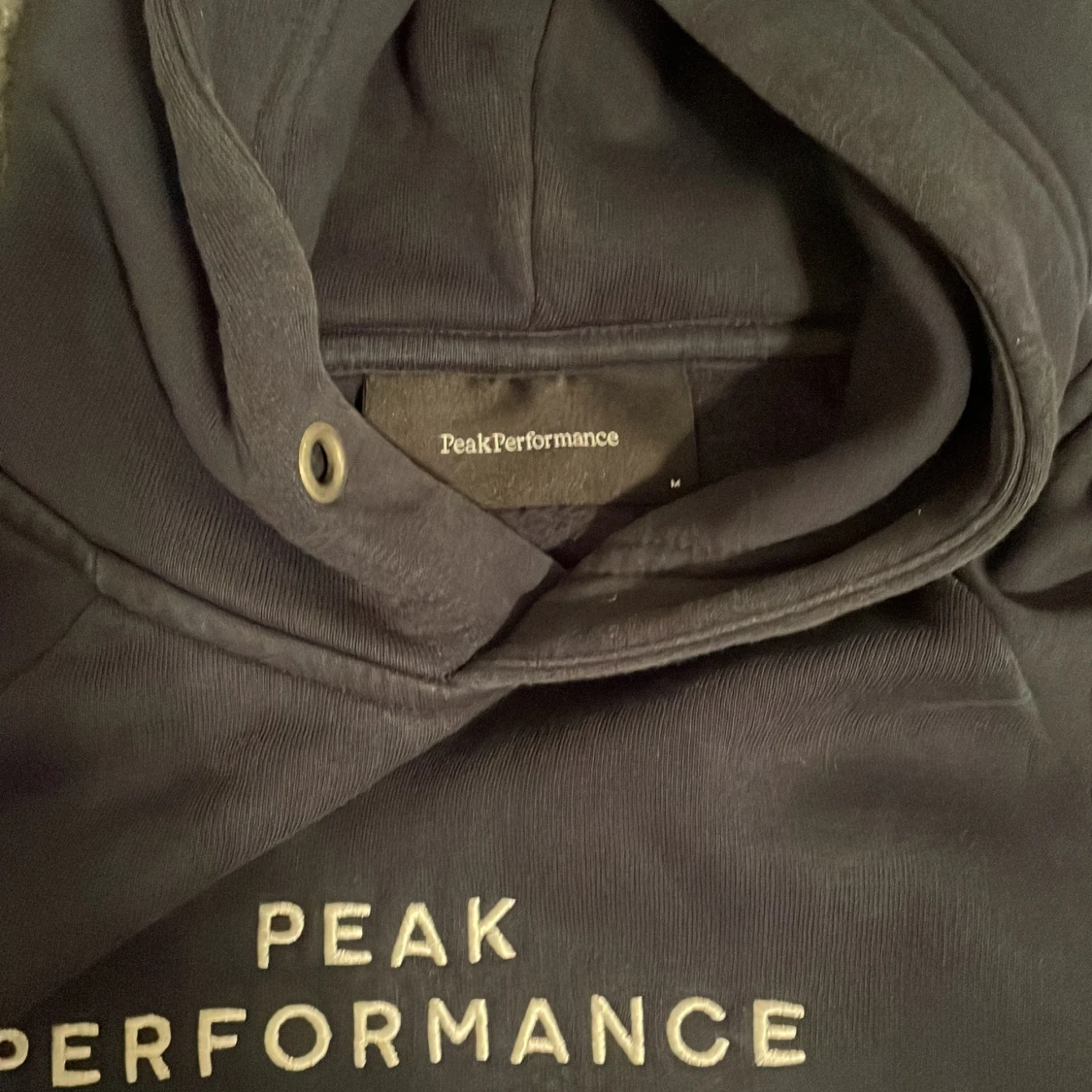 Mörkblå peak performance hoodie - 91