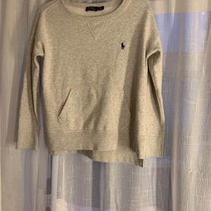 POLO Ralph Laured  - Fint skick använd endast några gr, köpare står för frakt💕