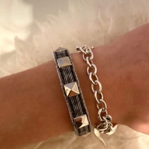 Jeans armband med nitar - Super fint jeans armband med nitar😍