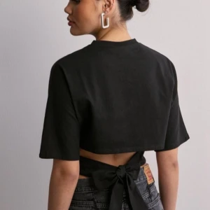 Topp - Säljer denna populära topp från Nelly. Nästan aldrig använd. 💞💞