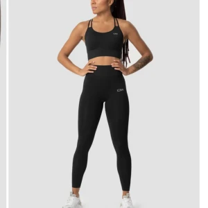 Tränigstights  - Säljer mina nästan oanvända tights från icaniwill. Nypris 589, storlek xs.