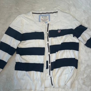 Randig kofta - Randig fin kofta från märket bordelid, riktigt bra skick knappt använd. säljs pg av används ej