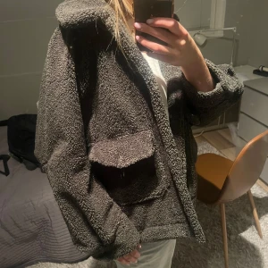 Teddy jacka - Mörk grön Teddy jacka i Strl S/M