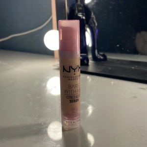 Nyx concealer 🤍 - Säljer denna concealern från nyx då den inte passade mig, den är använd 2-3 gånger, har i färgen Fair🤍 Köpte på kicks för 170 men säljer för 60kr då jg vill få sålt den och funkar inte super bra på mig 🤍🤍