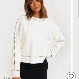 Neo Noir - Säljer denna supersnygga stickade tröja från neo noir somr helt slutsåld, lite nopprig. Köpt för 899 💗