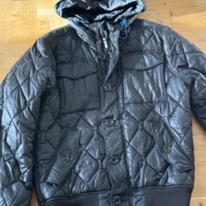G-star dunjacka - jackan är använd men skicket är bra,