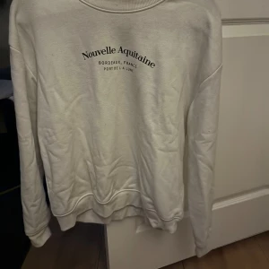 Vit sweatshirt  - Vit sweatshirt lager 157, bra skick 