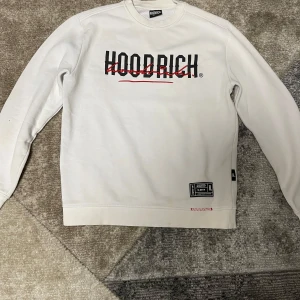 Vit hoodrich tröja  - I bra skick,   Den är storlek M men passar också S och L 