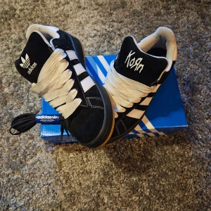 Adidas campus 00s korn colab stl 41 - Adidas campus korn colab stl 41 mycket bra skick andvända ca 2 ggr. Föreslå gärna ett pris.