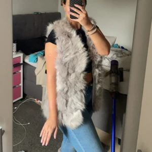 Päls väst - Inte äkta päls!