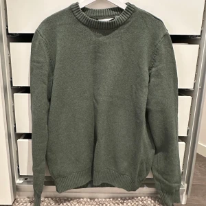 Dobber tröja  - Fint skick använt sällan inga märken. Nypris 600kr. Pris går att diskutera.