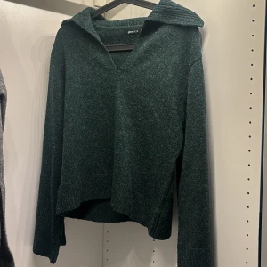 Grön stickad tröja - för fler bilder skicka ett meddelande 