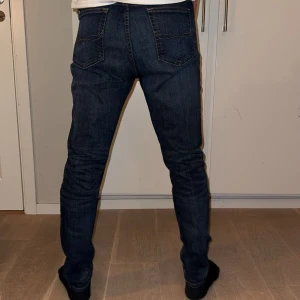 Ralph lauren jeans - Riktigt feta polo ralph lauren jeans. Modellen på jeansen heter tompkins skinny och skicket är riktigt bra, inget hål, defekt eller skada över huvud taget på jeansen. storlek 31 och modellen på bilden är 176cm. Priset är inte hugget i sten.