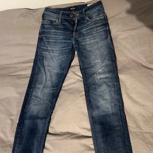 Jack & jones jeans tapered - Jack & jones tapered jeans i storlek 30/30. I väldigt bra skick