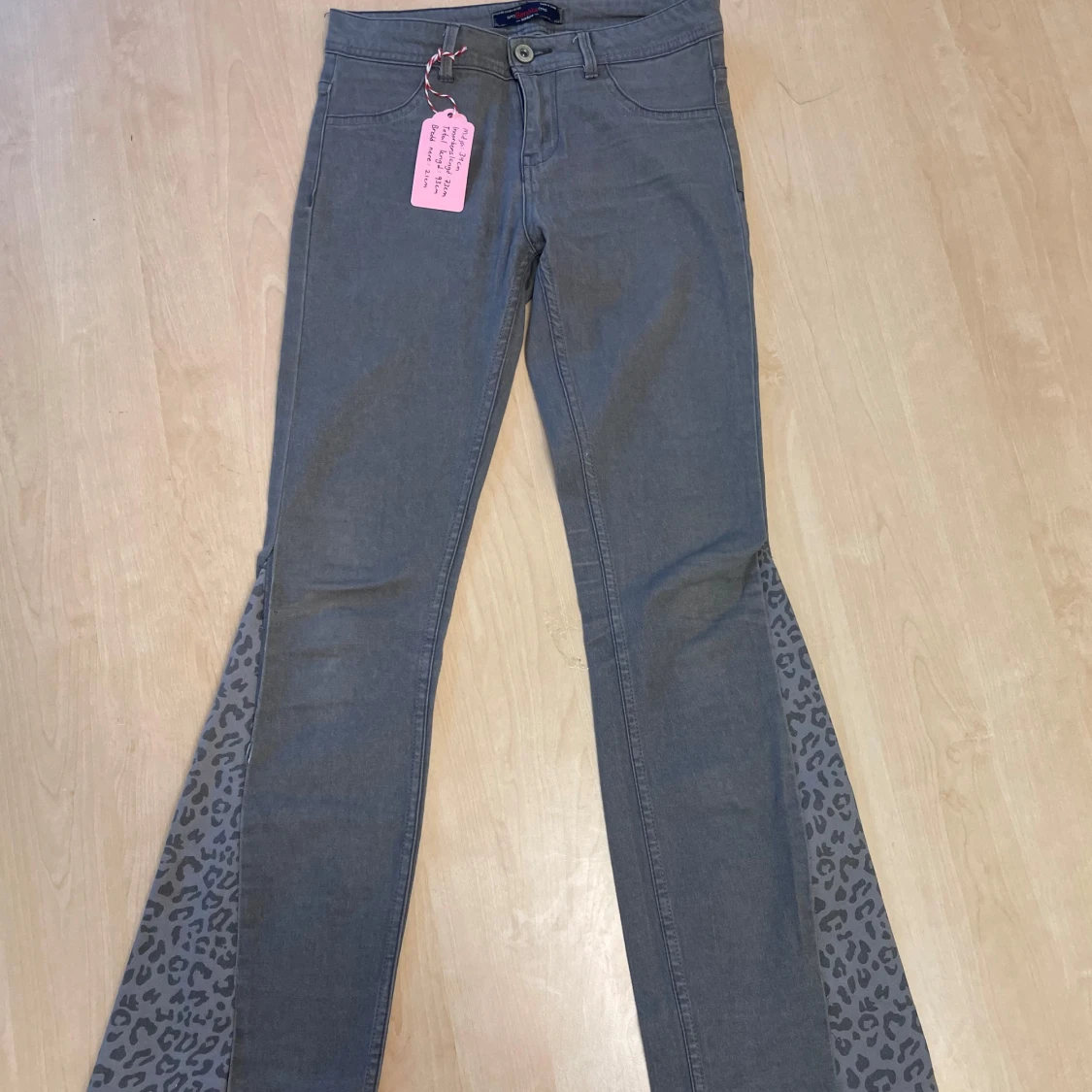 Lågmidjade bootcut leopard - 91