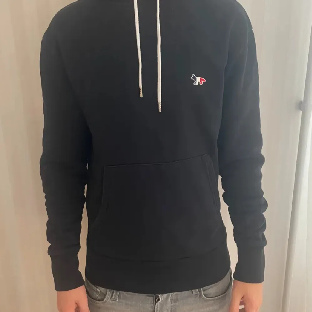 Fin hoodie från maison kitsune 1500 nypris pris kan diskutera byte funkar. Hoodies.