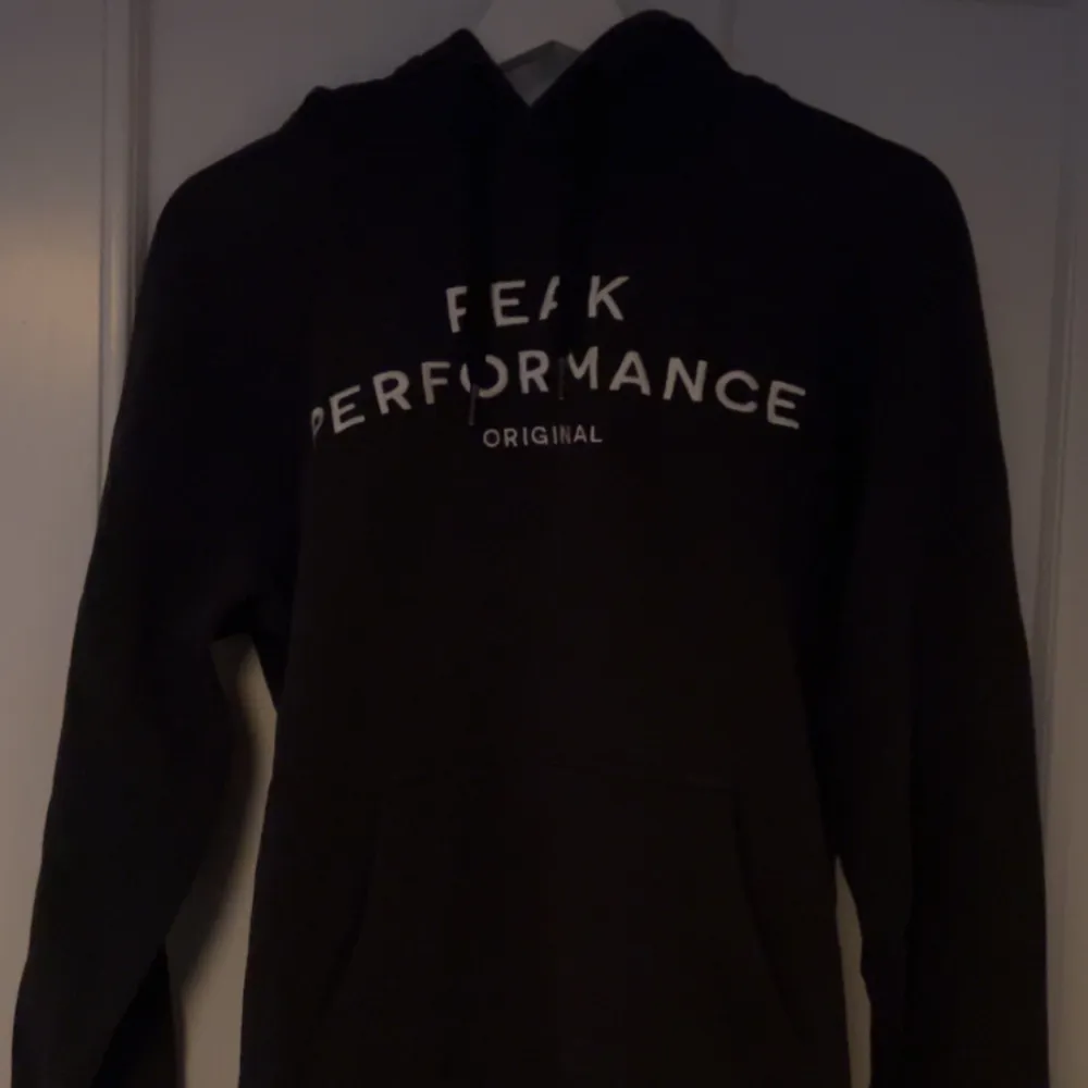 Hoodie från peak performance. Hoodies.