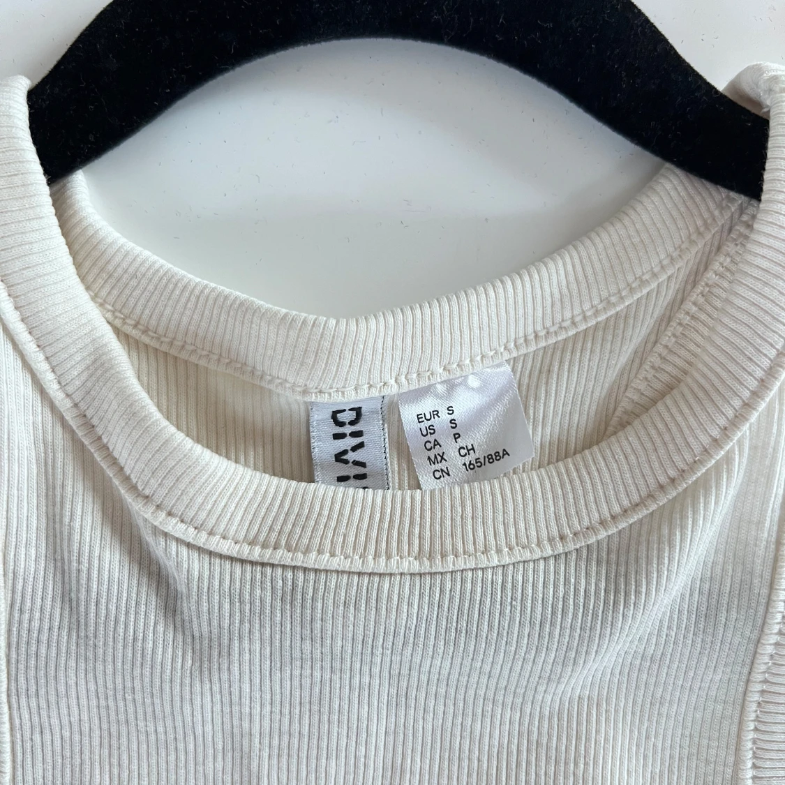 Cremefärgat ribbat linne - 1