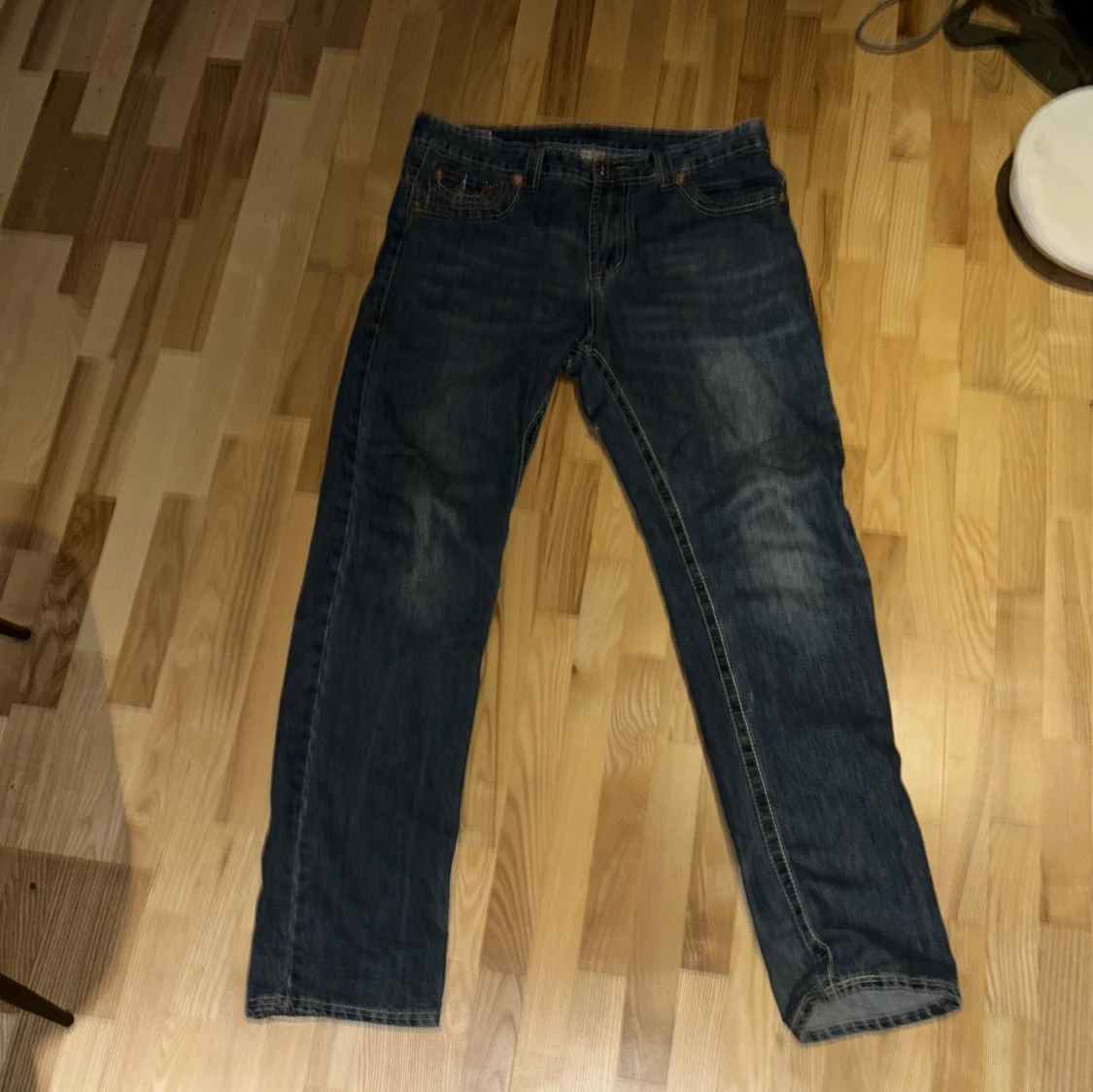 Blå Trueys med röd söm - 91