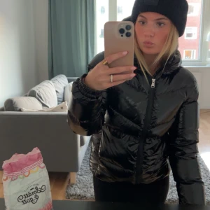 Colmar jacka - INTRESSEKOLL på min Colmar jacka, använd knappt en halv vinter men är ute efter en ny nu❤️ Passar mig som har XS/ och S   Lägg gärna ett prisförslag!! 