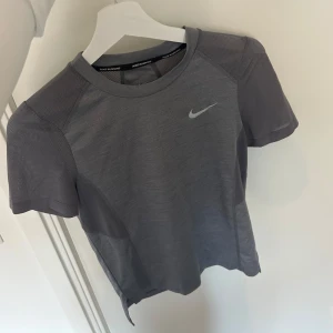 Nike träningstshirt - Tränings t-shirt från Nike