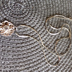 Halsband med hänge silver 925. - Vackert halsband med hänge silver 925. Med Bergskristall.