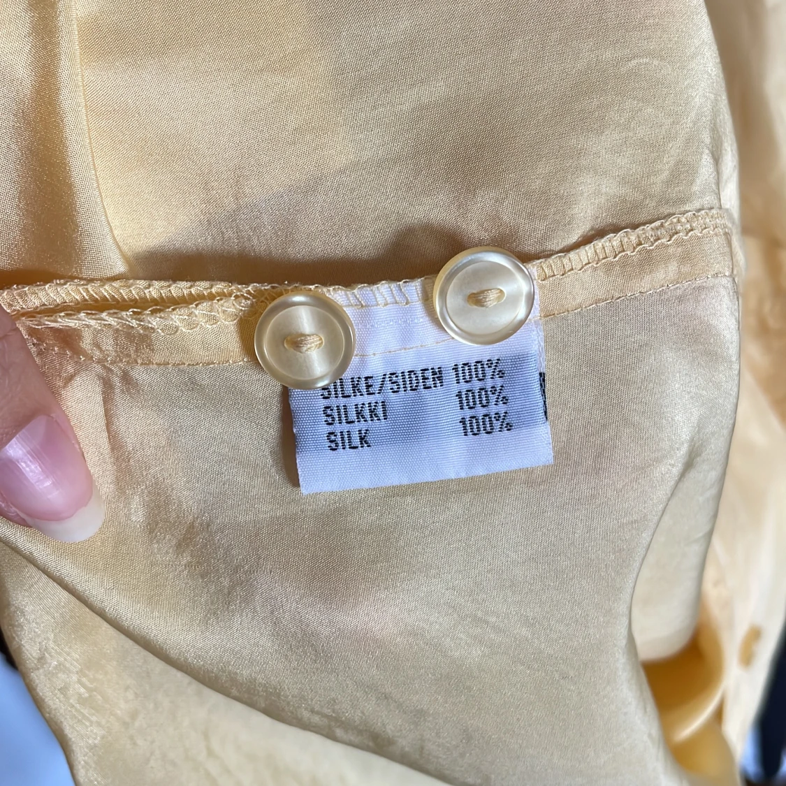 Gul sidenblus från Kappahl - 92