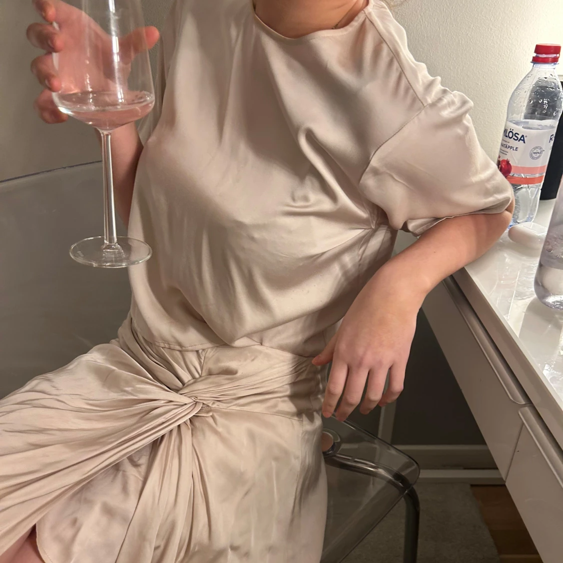 Champagnefärgad kjol och topp